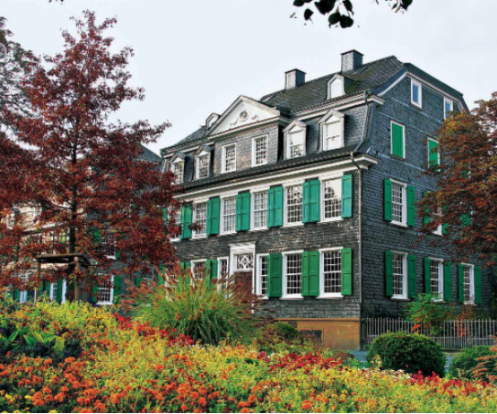 1733124399786526.png 追寻先驱足迹,学习领袖精神丨张大勇副秘书长参观恩格斯故居29.png